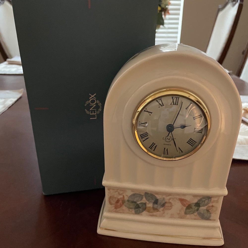 New Lenox drift leaves mantle clock